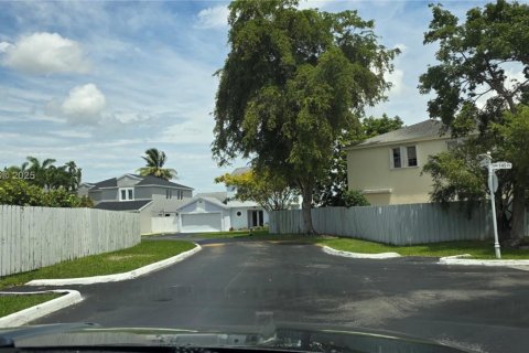 House in Kendall, Florida 4 bedrooms, 188.78 sq.m. № 1882376 - photo 5