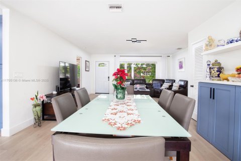 House in Boynton Beach, Florida 3 bedrooms, 138.24 sq.m. № 1463370 - photo 17