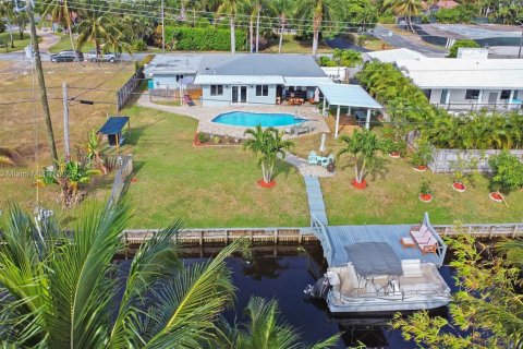 House in Boynton Beach, Florida 3 bedrooms, 138.24 sq.m. № 1463370 - photo 4