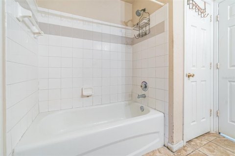 Condo in Orlando, Florida, 2 bedrooms  № 1869499 - photo 16