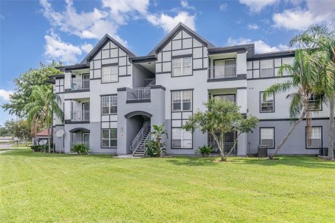 Condo in Orlando, Florida, 2 bedrooms  № 1869499 - photo 1