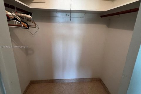 Купить кондоминиум в Холливуд, Флорида 2 спальни, 83.61м2, № 2012944 - фото 14