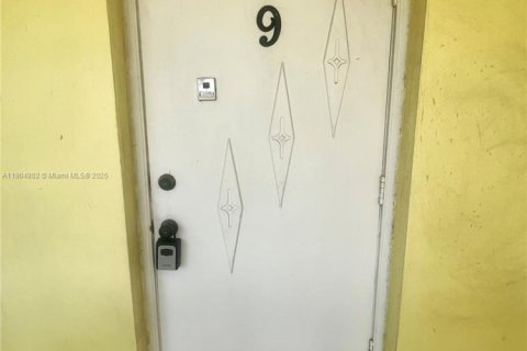 Купить кондоминиум в Холливуд, Флорида 2 спальни, 83.61м2, № 2012944 - фото 20