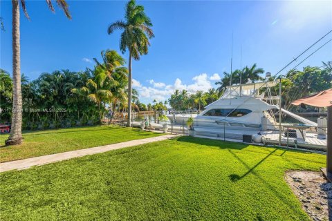 Casa en venta en Miami, Florida, 3 dormitorios, 265.7 m2 № 1735688 - foto 25