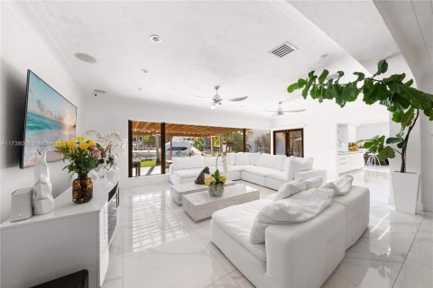Casa en venta en Miami, Florida, 3 dormitorios, 265.7 m2 № 1735688 - foto 6