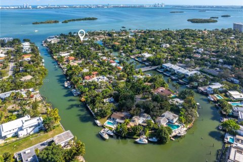 Casa en venta en Miami, Florida, 3 dormitorios, 265.7 m2 № 1735688 - foto 28