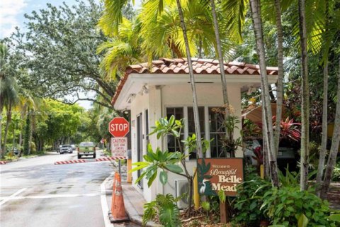 Casa en venta en Miami, Florida, 3 dormitorios, 265.7 m2 № 1735688 - foto 30