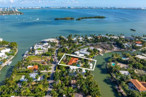 Casa en venta en Miami, Florida, 3 dormitorios, 265.7 m2 № 1735688 - foto 26