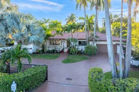 Casa en venta en Miami, Florida, 3 dormitorios, 265.7 m2 № 1735688 - foto 5
