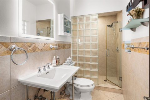 Casa en venta en Miami, Florida, 3 dormitorios, 265.7 m2 № 1735688 - foto 21