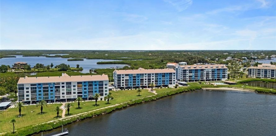 Condominio en Port Richey, Florida, 2 dormitorios  № 2342513