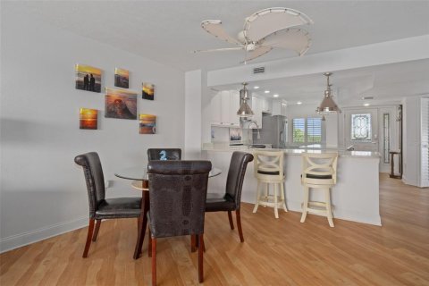 Condominio en venta en Port Richey, Florida, 2 dormitorios, 115.76 m2 № 2342513 - foto 11