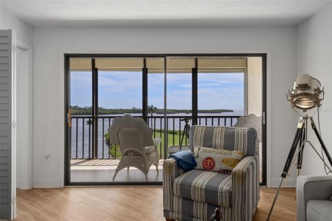 Condominio en venta en Port Richey, Florida, 2 dormitorios, 115.76 m2 № 2342513 - foto 19