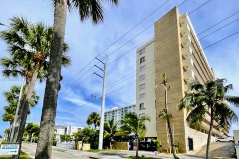Condo à North Miami Beach, Floride, 1 chambre  № 2079947