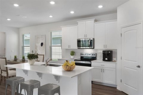 Casa en venta en Winter Garden, Florida, 4 dormitorios, 231.7 m2 № 1905576 - foto 3