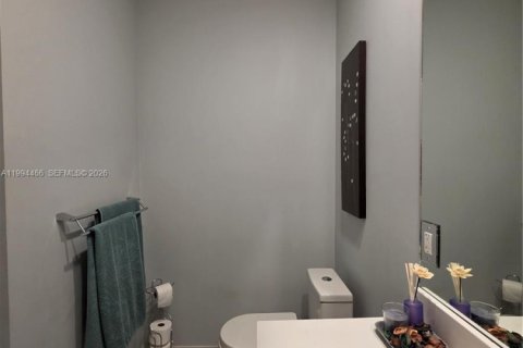 Condo in Doral, Florida, 3 bedrooms in LANDMARK  № 2058468 - photo 26