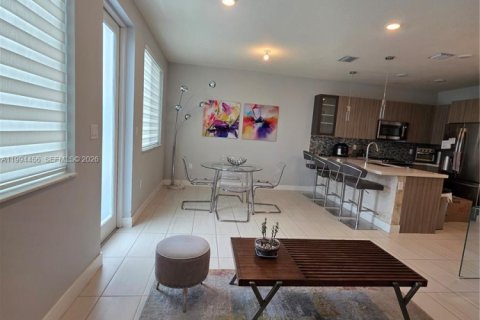 Condo in Doral, Florida, 3 bedrooms in LANDMARK  № 2058468 - photo 2