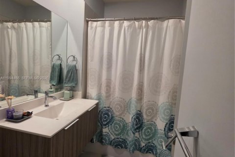 Condo in Doral, Florida, 3 bedrooms in LANDMARK  № 2058468 - photo 25