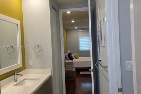 Condo in Doral, Florida, 3 bedrooms in LANDMARK  № 2058468 - photo 14