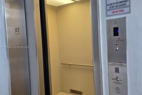 Condo in Doral, Florida, 3 bedrooms in LANDMARK  № 2058468 - photo 30