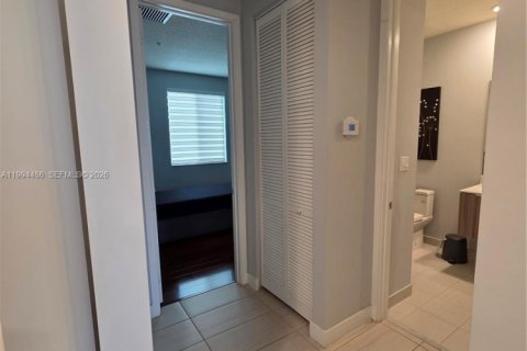 Condo in Doral, Florida, 3 bedrooms in LANDMARK  № 2058468 - photo 21