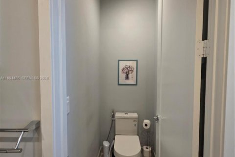 Condo in Doral, Florida, 3 bedrooms in LANDMARK  № 2058468 - photo 16