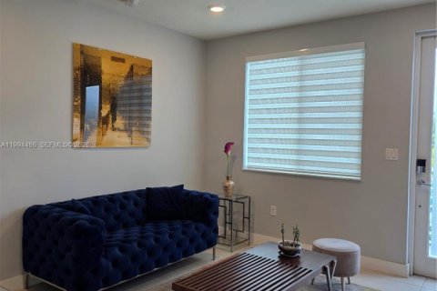 Condo in Doral, Florida, 3 bedrooms in LANDMARK  № 2058468 - photo 6