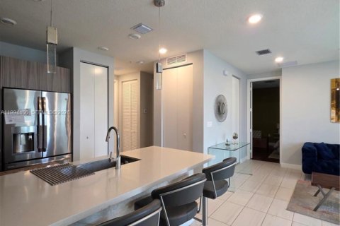 Condo in Doral, Florida, 3 bedrooms in LANDMARK  № 2058468 - photo 8