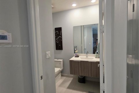 Condo in Doral, Florida, 3 bedrooms in LANDMARK  № 2058468 - photo 27