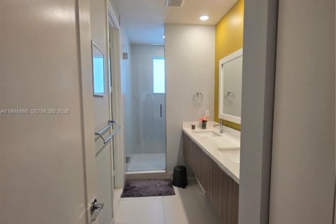 Condo in Doral, Florida, 3 bedrooms in LANDMARK  № 2058468 - photo 13