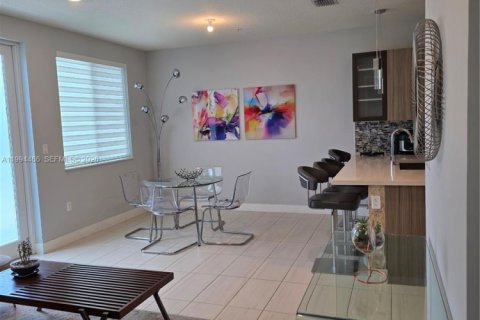 Condo in Doral, Florida, 3 bedrooms in LANDMARK  № 2058468 - photo 4