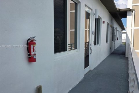 Condo in Doral, Florida, 3 bedrooms in LANDMARK  № 2058468 - photo 29