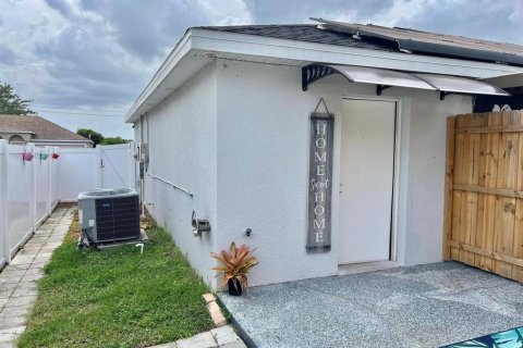 Villa ou maison à louer à Kissimmee, Floride: 2 chambres, 83.61 m2 № 1767873 - photo 3