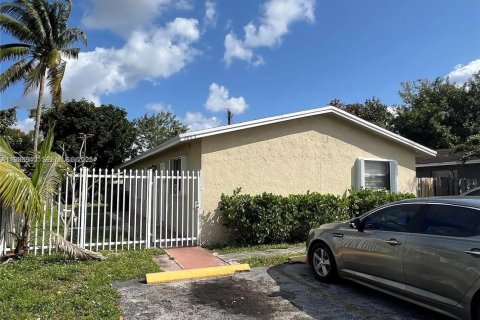 Propiedad comercial en venta en Fort Lauderdale, Florida, 116.13 m2 № 1992249 - foto 2