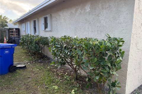 Propiedad comercial en venta en Fort Lauderdale, Florida, 116.13 m2 № 1992249 - foto 11