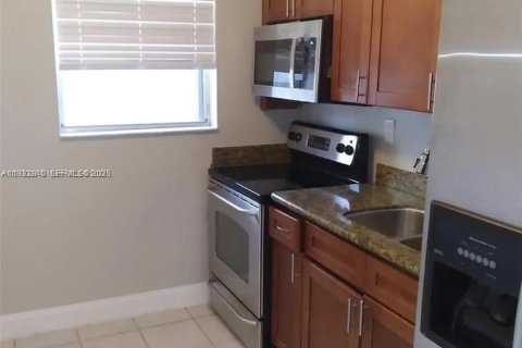 Propiedad comercial en venta en Fort Lauderdale, Florida, 116.13 m2 № 1992249 - foto 3