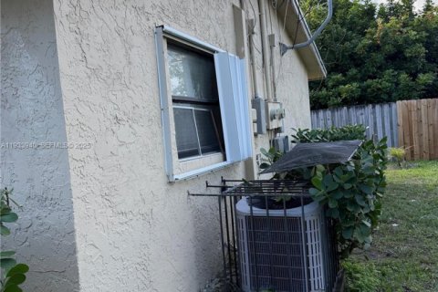 Propiedad comercial en venta en Fort Lauderdale, Florida, 116.13 m2 № 1992249 - foto 10