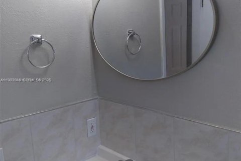 Propiedad comercial en venta en Fort Lauderdale, Florida, 116.13 m2 № 1992249 - foto 5