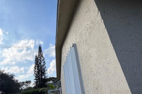 Propiedad comercial en venta en Fort Lauderdale, Florida, 116.13 m2 № 1992249 - foto 9