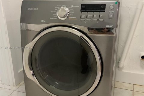 Casa en venta en Miami Gardens, Florida, 3 dormitorios, 188.87 m2 № 2055577 - foto 7