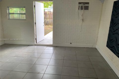 Casa en venta en Miami Gardens, Florida, 3 dormitorios, 188.87 m2 № 2055577 - foto 14
