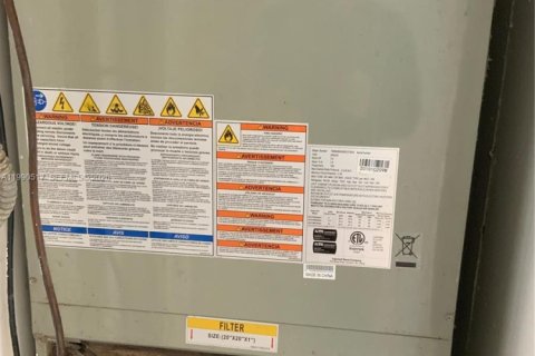 Casa en venta en Miami Gardens, Florida, 3 dormitorios, 188.87 m2 № 2055577 - foto 25