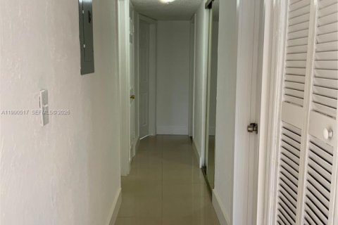 Casa en venta en Miami Gardens, Florida, 3 dormitorios, 188.87 m2 № 2055577 - foto 10