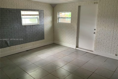 Casa en venta en Miami Gardens, Florida, 3 dormitorios, 188.87 m2 № 2055577 - foto 13