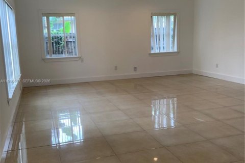 Casa en venta en Miami Gardens, Florida, 3 dormitorios, 188.87 m2 № 2055577 - foto 3