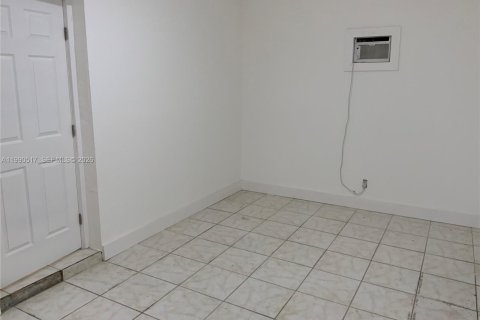 Casa en venta en Miami Gardens, Florida, 3 dormitorios, 188.87 m2 № 2055577 - foto 9