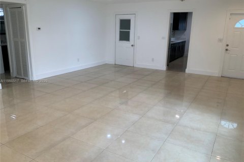 Casa en venta en Miami Gardens, Florida, 3 dormitorios, 188.87 m2 № 2055577 - foto 4