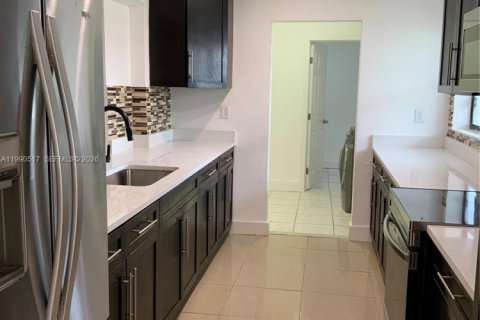 Casa en venta en Miami Gardens, Florida, 3 dormitorios, 188.87 m2 № 2055577 - foto 5