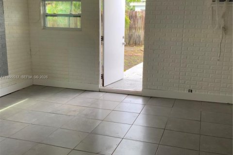 Casa en venta en Miami Gardens, Florida, 3 dormitorios, 188.87 m2 № 2055577 - foto 15