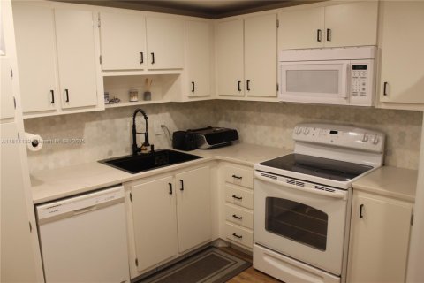 Condo in Aventura, Florida, 2 bedrooms  № 1780174 - photo 9